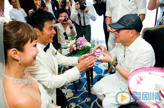 李铭顺和范文芳结婚照 李铭顺高清写真_李铭顺高清剧照