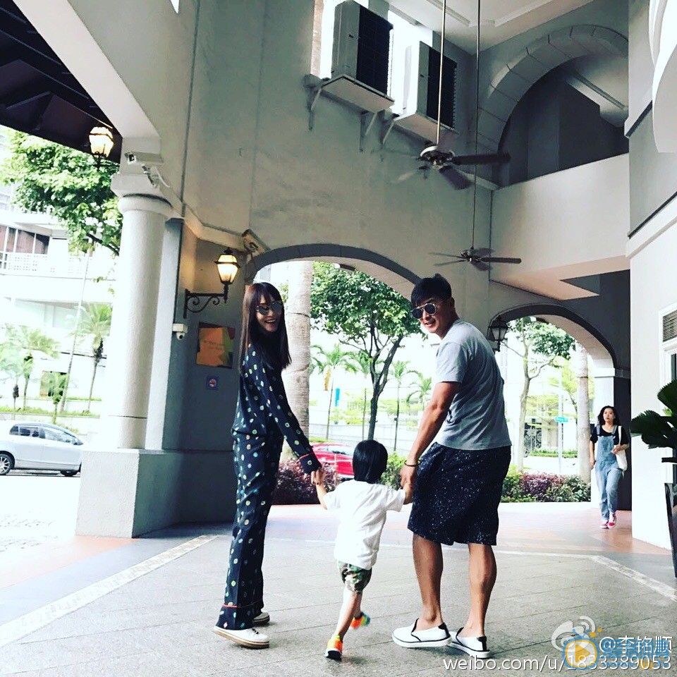 李铭顺全家福 李铭顺高清写真_李铭顺高清剧照