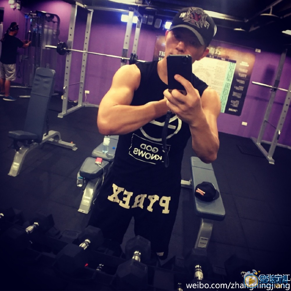 张宁江肌肉健身照 张宁江高清写真_张宁江高清剧照
