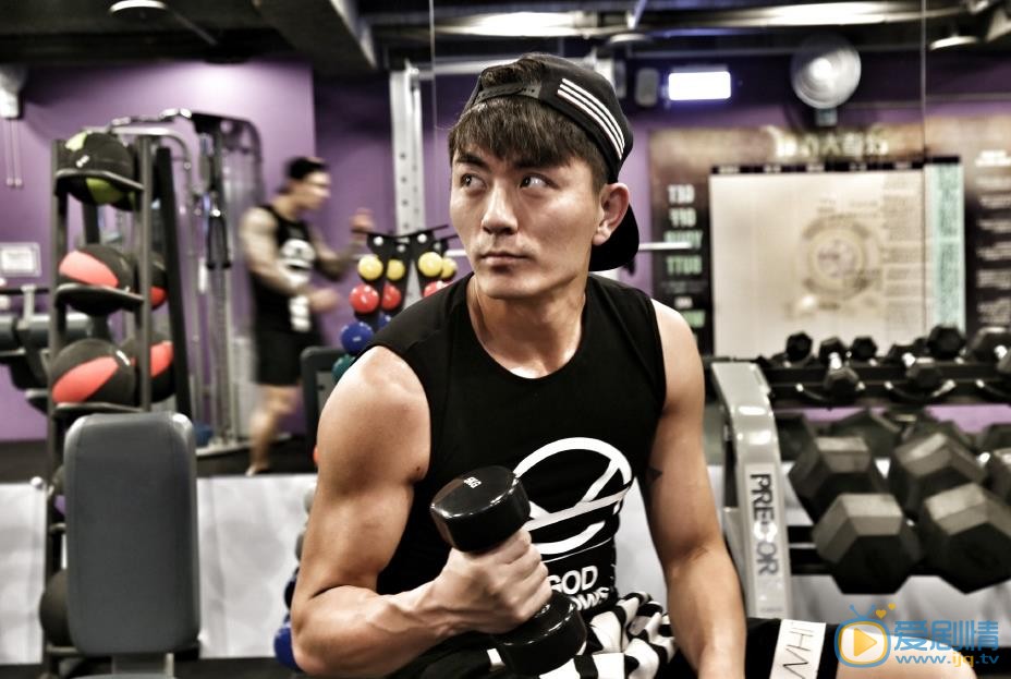 张宁江肌肉健身照 张宁江高清写真_张宁江高清剧照