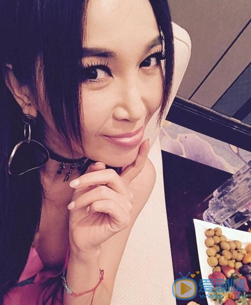 温碧霞家人照 温碧霞高清写真_温碧霞高清剧照