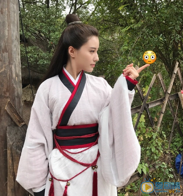 鲍天琦卖萌照 鲍天琦高清写真_鲍天琦高清剧照