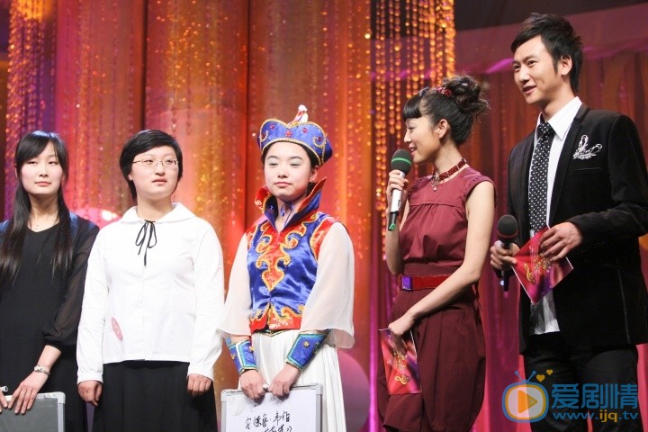 王若麟主持节目照 王若麟高清写真_王若麟高清剧照