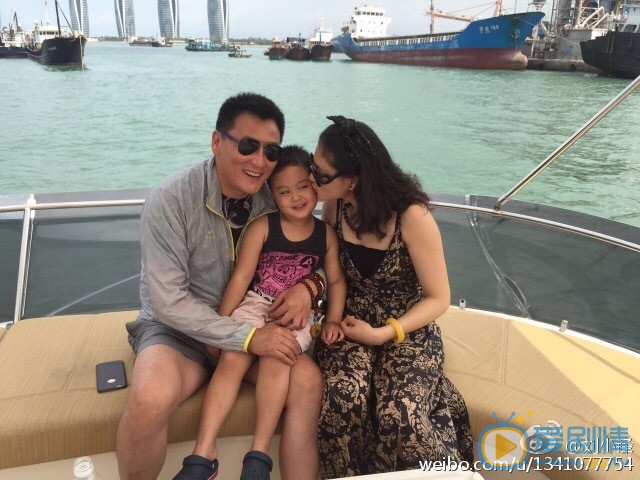 刘小锋全家福 刘小锋高清写真_刘小锋高清剧照
