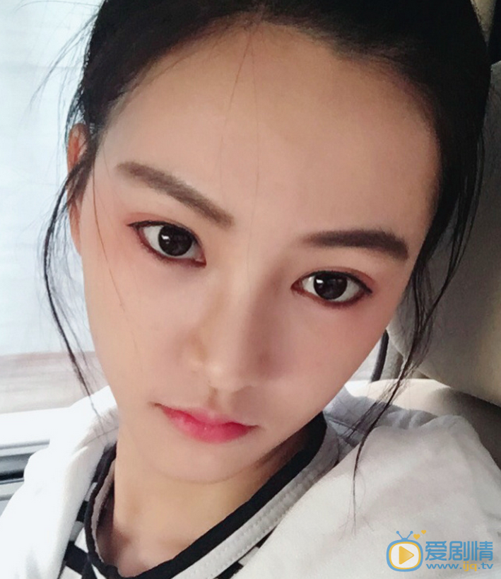 黄灿灿生活照 黄灿灿高清写真_黄灿灿高清剧照