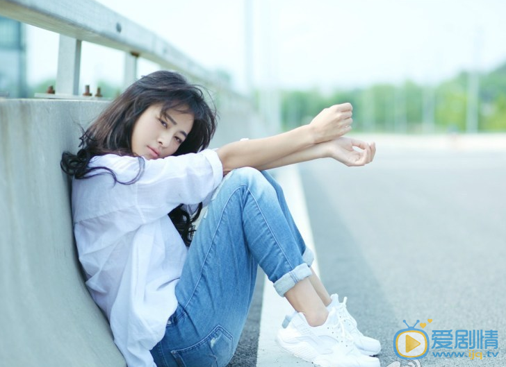 小斯琴高娃初秋写真 小斯琴高娃高清写真_小斯琴高娃高清剧照