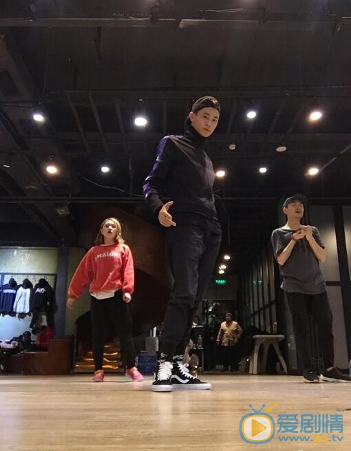 梁译木练舞照 梁译木高清写真_梁译木高清剧照