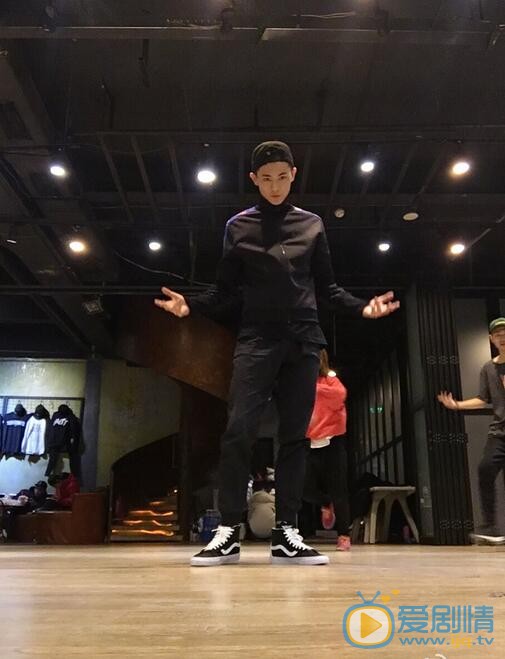 梁译木练舞照 梁译木高清写真_梁译木高清剧照