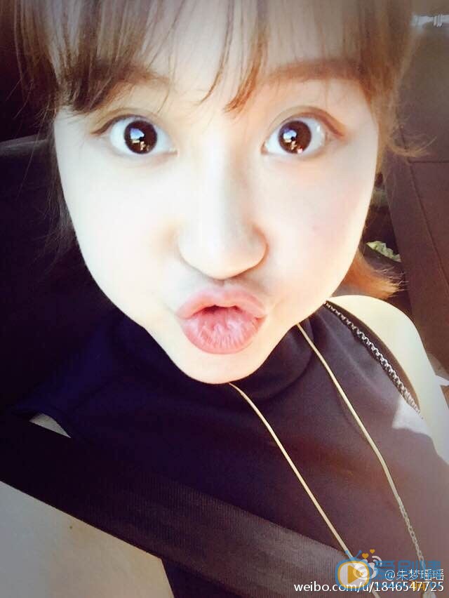 朱梦瑶嘟嘴卖萌照