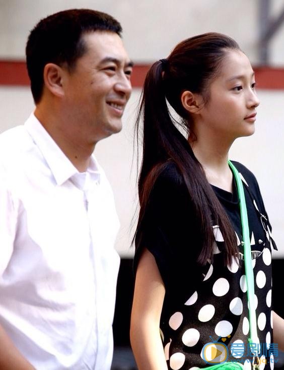 张嘉译《一仆二主》剧照 张嘉译《一仆二主》剧照