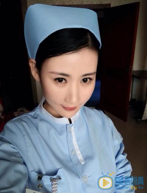 李宇菲片场照