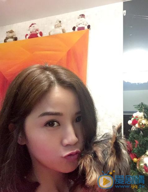 蔡卓妍狗狗合照 蔡卓妍高清写真_蔡卓妍高清剧照