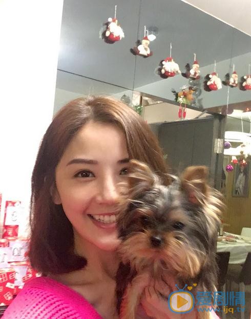 蔡卓妍狗狗合照 蔡卓妍高清写真_蔡卓妍高清剧照