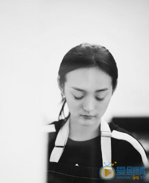 何泓姗文艺街拍写真 何泓姗高清写真_何泓姗高清剧照