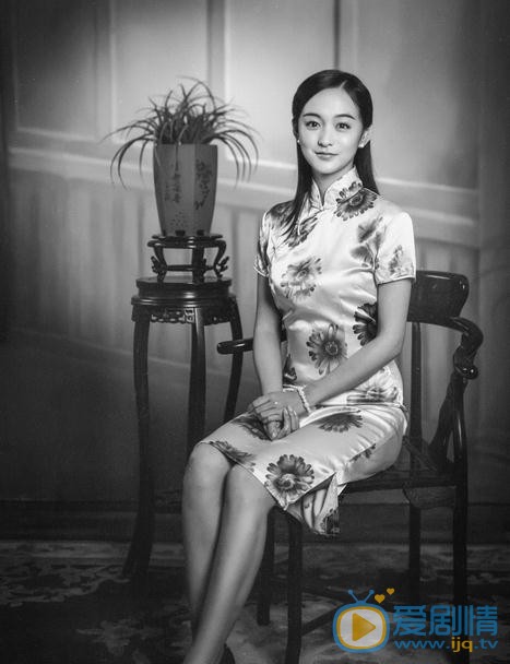 何泓姗复古街拍写真 何泓姗高清写真_何泓姗高清剧照