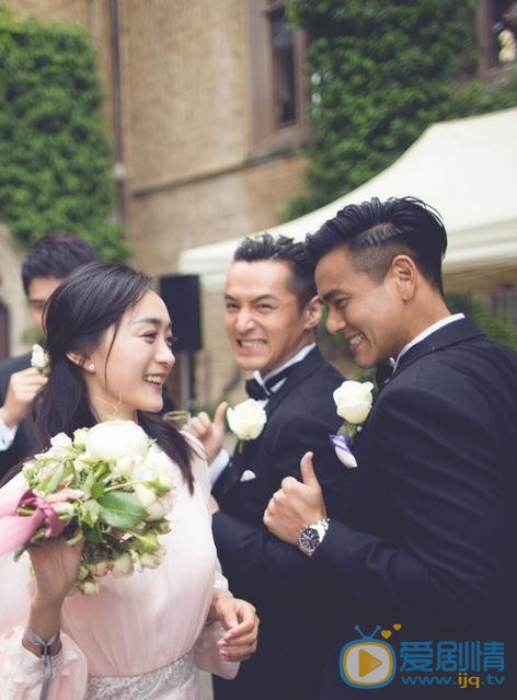 何泓姗参加婚礼照 何泓姗高清写真_何泓姗高清剧照