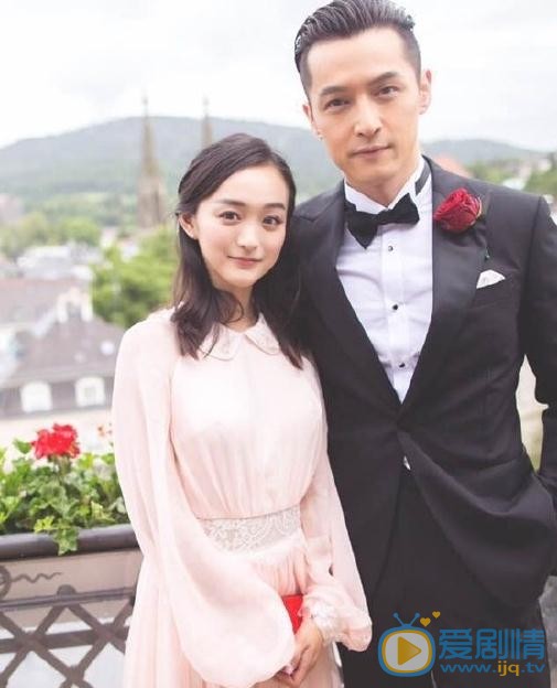 何泓姗参加婚礼照 何泓姗参加婚礼照