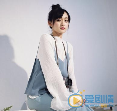 何泓姗文艺街拍写真 何泓姗高清写真_何泓姗高清剧照