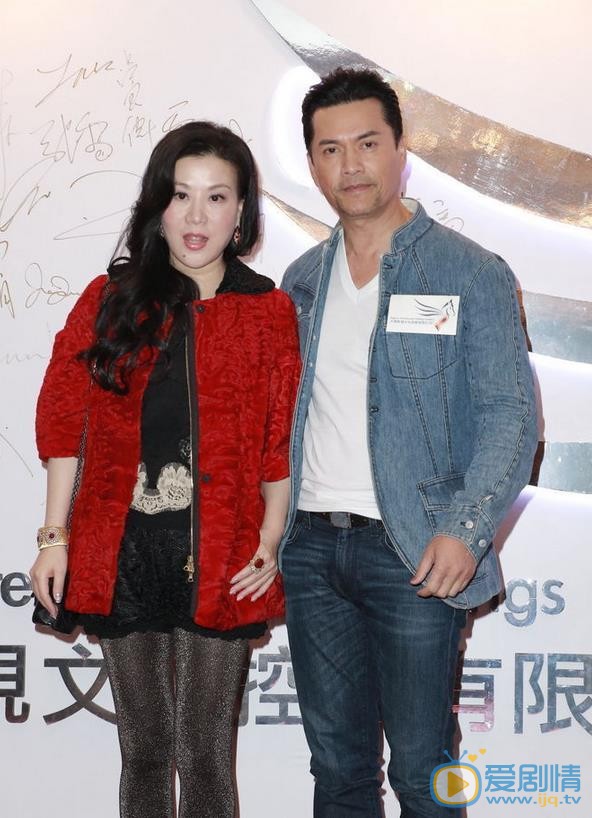吕良伟吕良伟和妻子同框 吕良伟高清写真_吕良伟高清剧照