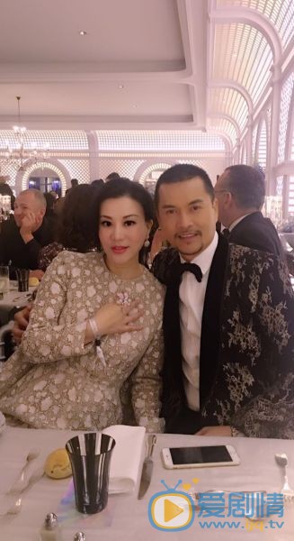吕良伟吕良伟和妻子同框 吕良伟和妻子同框恩爱照