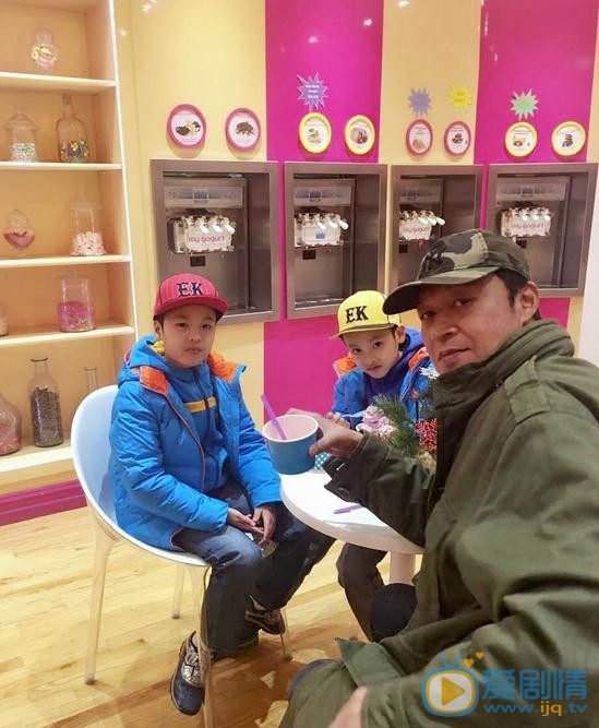 吴佳尼家人合照 吴佳尼高清写真_吴佳尼高清剧照