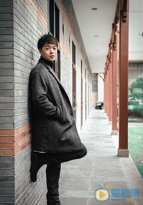 董春辉时尚街拍 董春辉高清写真_董春辉高清剧照