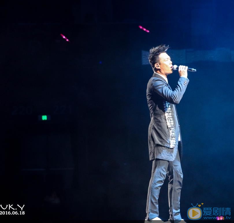 谢天华演唱会大片 谢天华高清写真_谢天华高清剧照