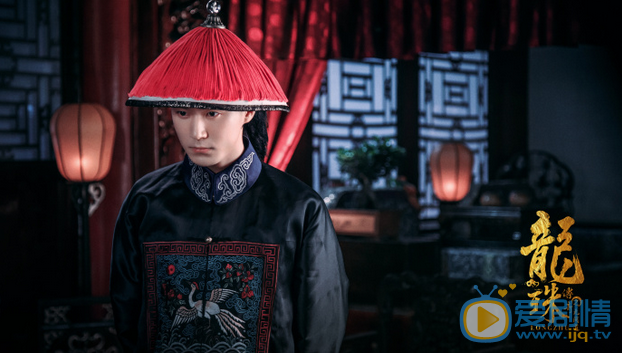 龙珠传奇之无间道曝“情陷清宫”版海报最新剧照 杨紫秦俊杰情侣档开启虐恋模式