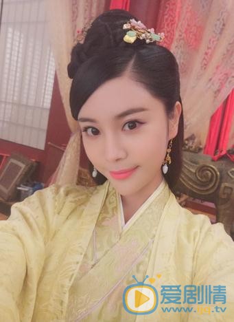 王艺凝片场照