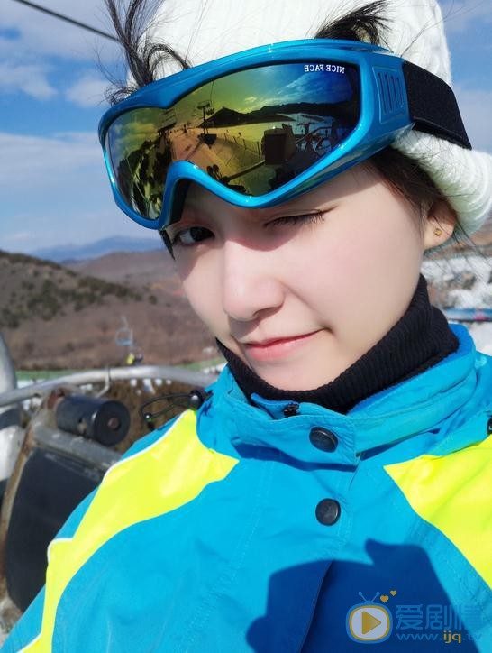 蒋依依滑雪照 蒋依依滑雪照