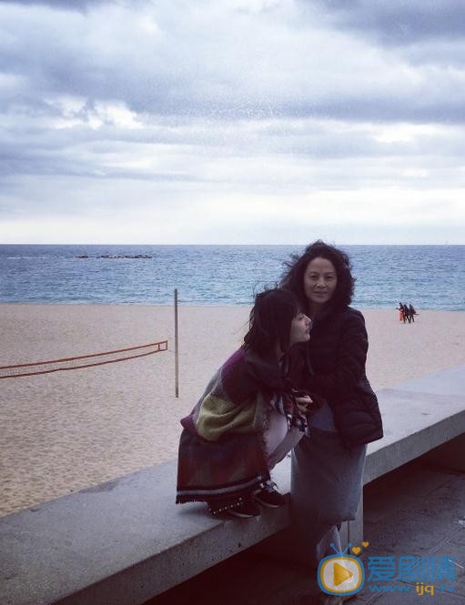 孔宋今和妈妈旅游照 孔宋今高清写真_孔宋今高清剧照