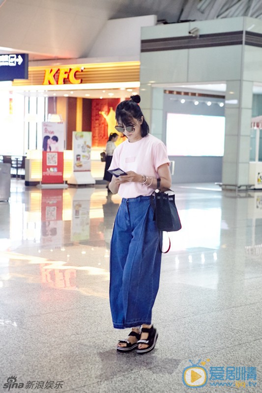 张瑶机场路透照 张瑶高清写真_张瑶高清剧照