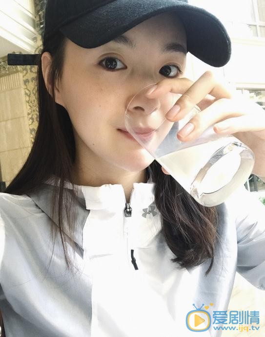 李依伊生活照 李依伊高清写真_李依伊高清剧照