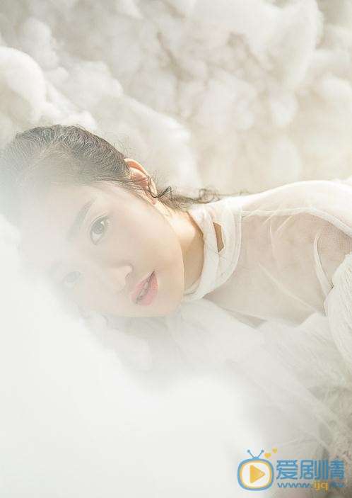 李依伊青春写真 李依伊高清写真_李依伊高清剧照