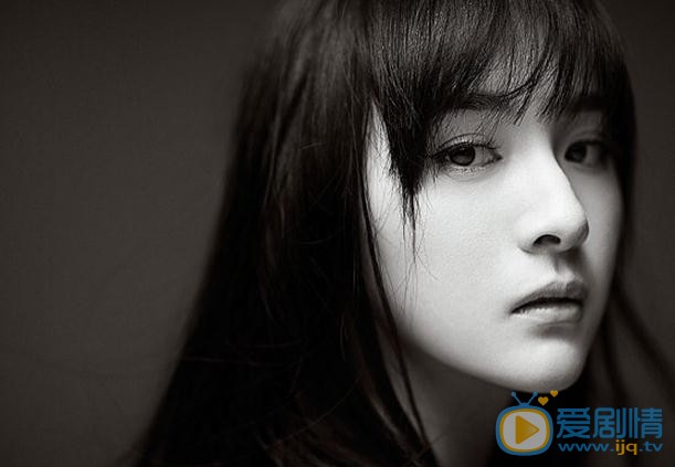李依伊黑白写真 李依伊高清写真_李依伊高清剧照
