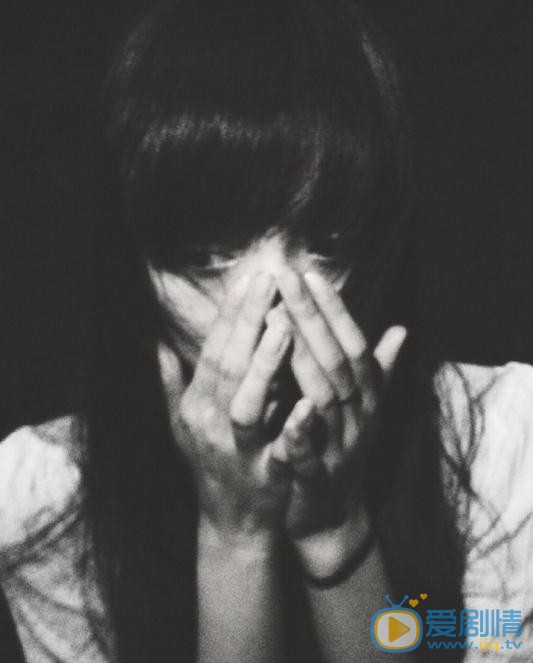 李依伊黑白写真 李依伊高清写真_李依伊高清剧照
