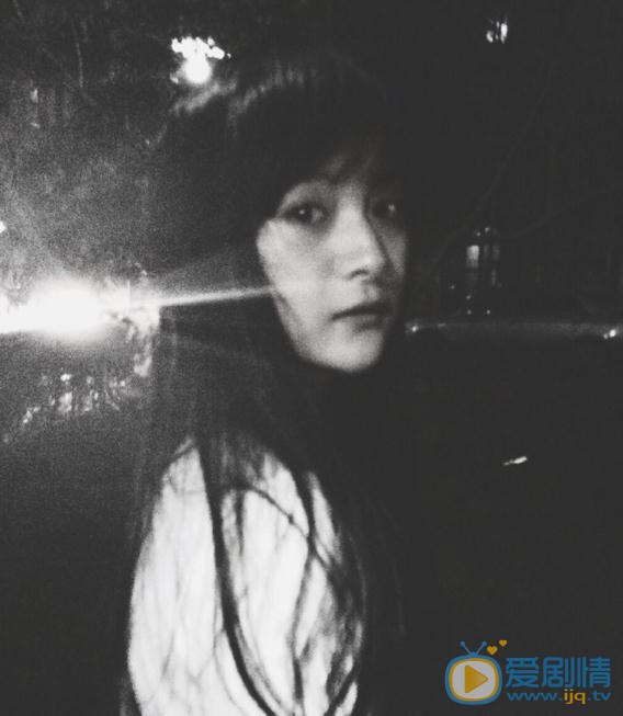李依伊黑白写真 李依伊高清写真_李依伊高清剧照