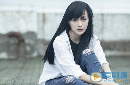 李依伊白色衬衣写真 李依伊白色衬衣写真