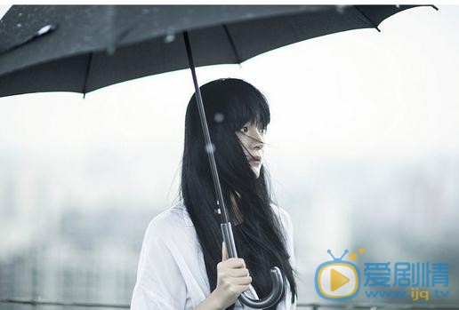 李依伊白色衬衣写真 李依伊高清写真_李依伊高清剧照