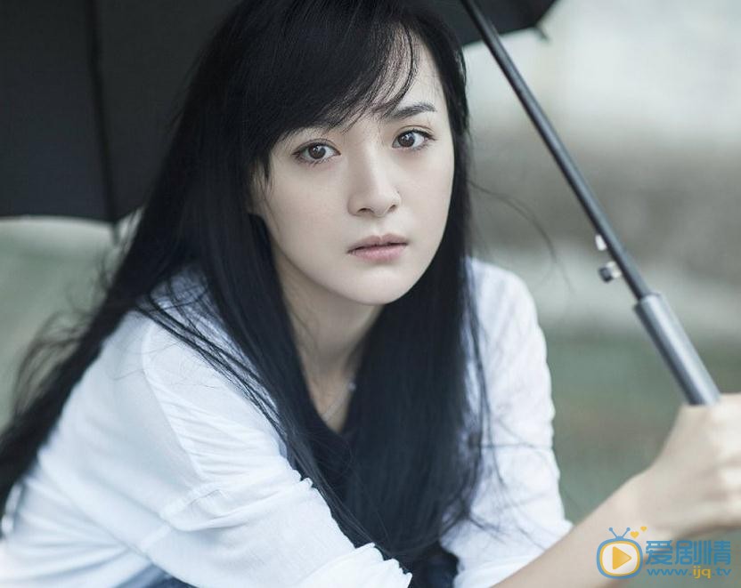 李依伊白色衬衣写真 李依伊高清写真_李依伊高清剧照
