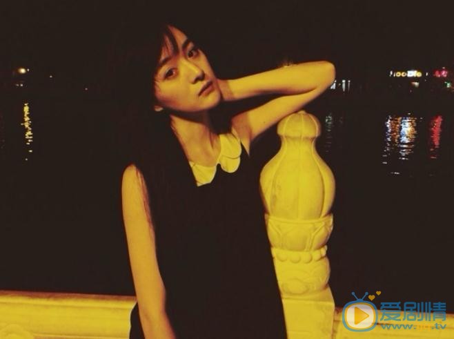 李依伊黑白写真 李依伊高清写真_李依伊高清剧照