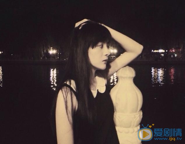 李依伊黑白写真 李依伊高清写真_李依伊高清剧照