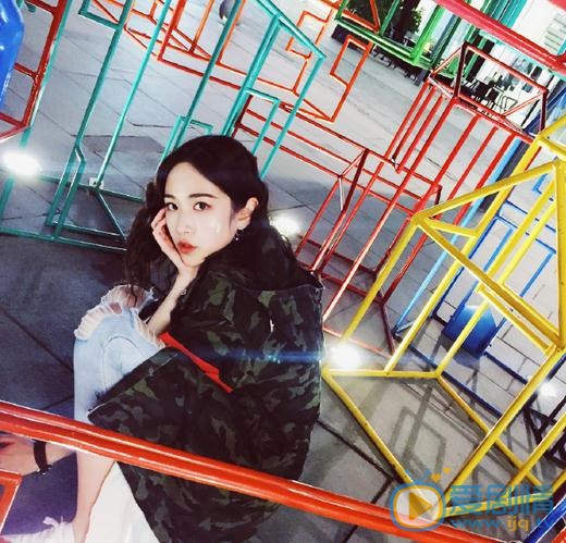 刘美彤街拍写真 刘美彤高清写真_刘美彤高清剧照