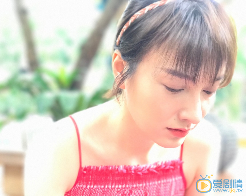 吴昕卖萌照 吴昕高清写真_吴昕高清剧照