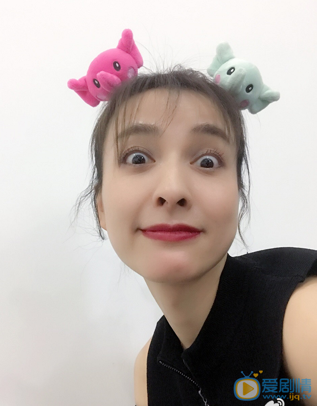 吴昕卖萌照 吴昕高清写真_吴昕高清剧照