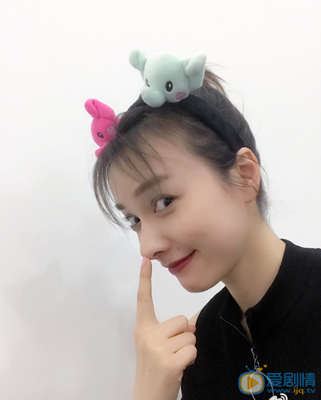 吴昕卖萌照 吴昕高清写真_吴昕高清剧照