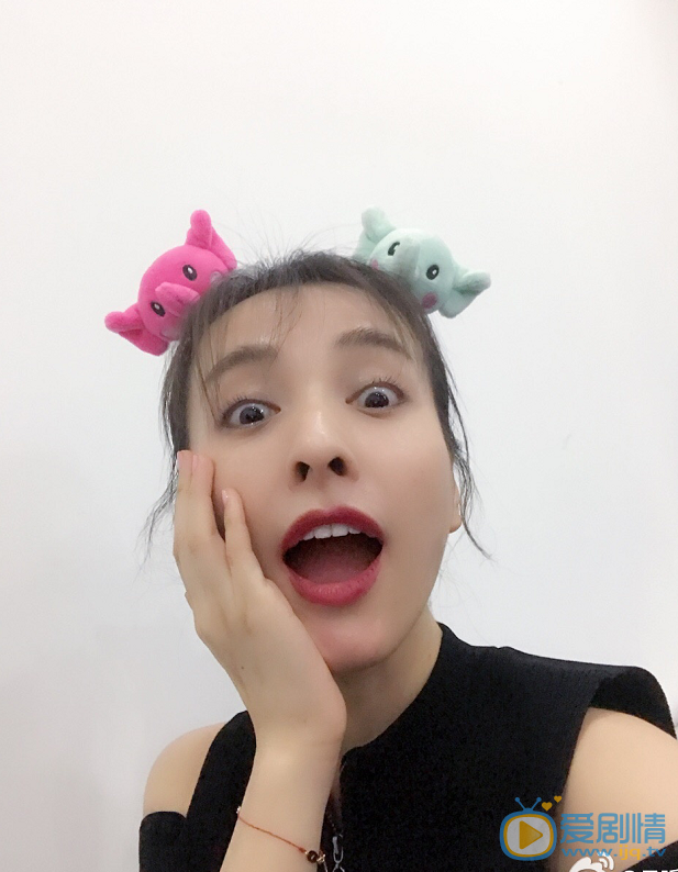 吴昕卖萌照 吴昕高清写真_吴昕高清剧照