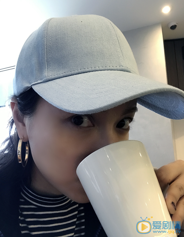 吴昕卖萌照 吴昕高清写真_吴昕高清剧照