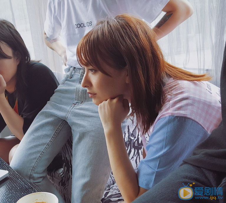 吴昕卖萌照 吴昕高清写真_吴昕高清剧照