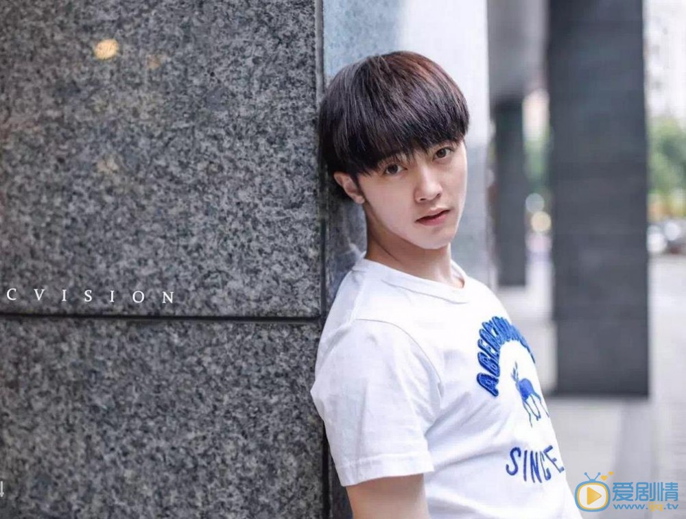 李俊辰唯美帅气写真 李俊辰高清写真_李俊辰高清剧照